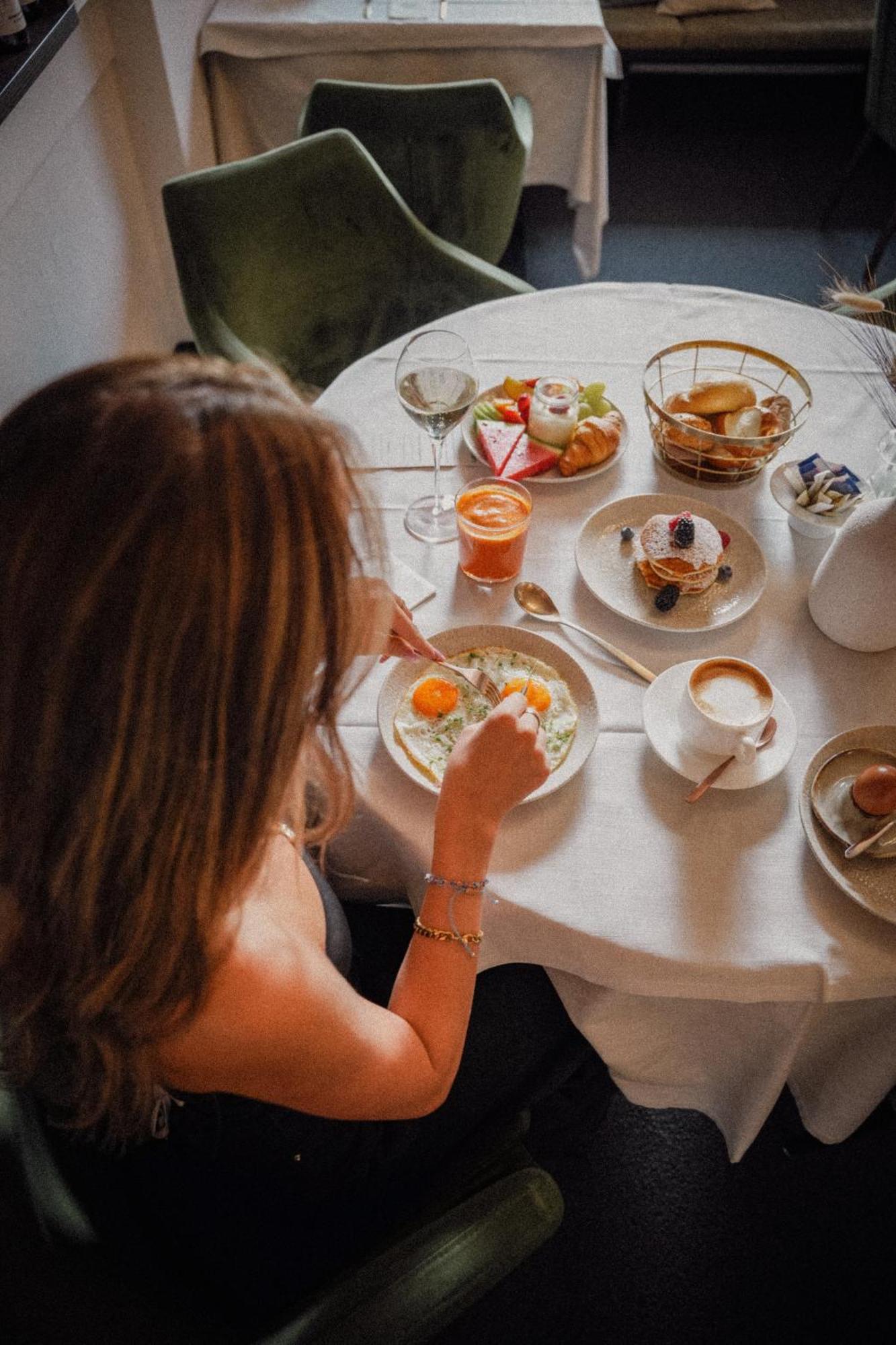 Anett Hotel Випитено Экстерьер фото